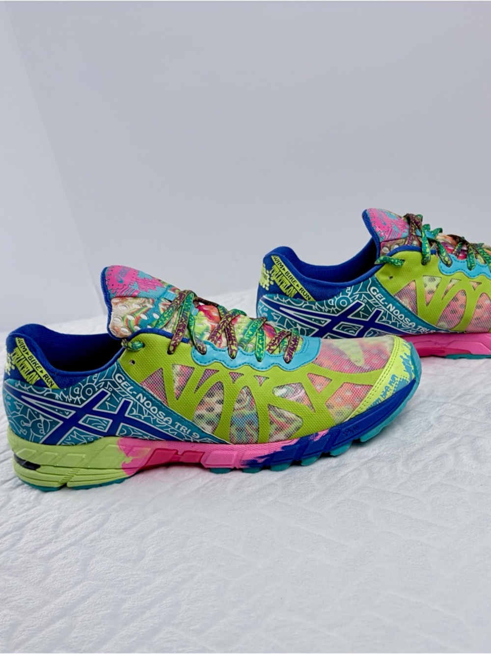 ASICS Gel Noosa Women’s Size 11 Neon Green Pink Blue Running Triathalon Shoes
